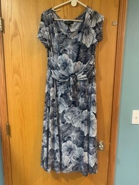 Perceptions Navy and White Floral Midi Dress